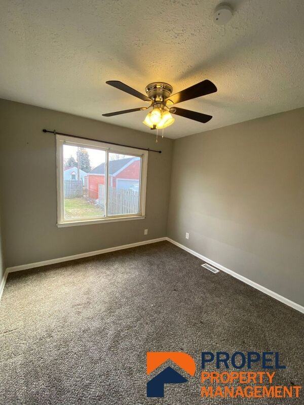 1537 Chandler Ave - Photo 6 of 11