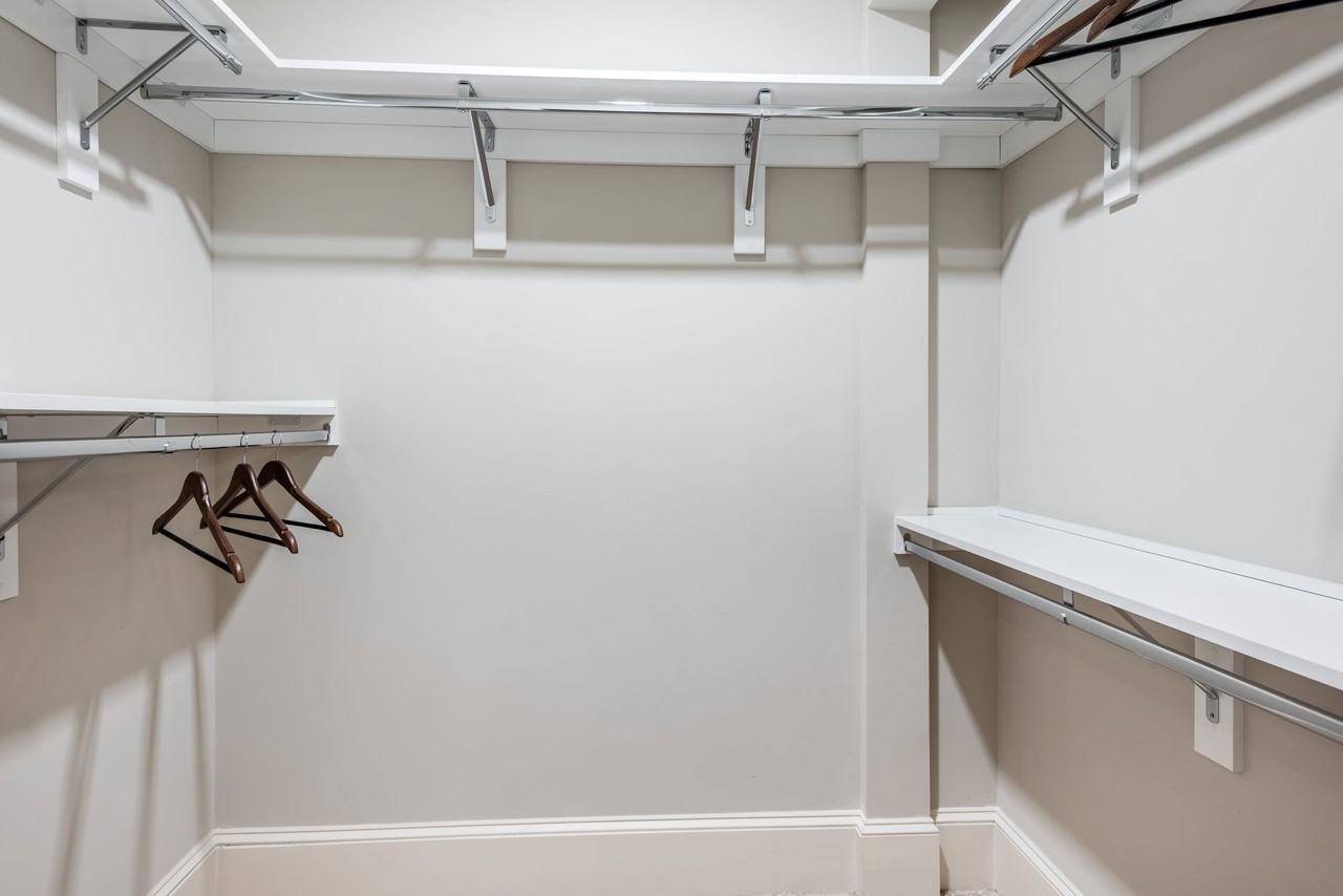 511 Queens - Photo 7 of 21