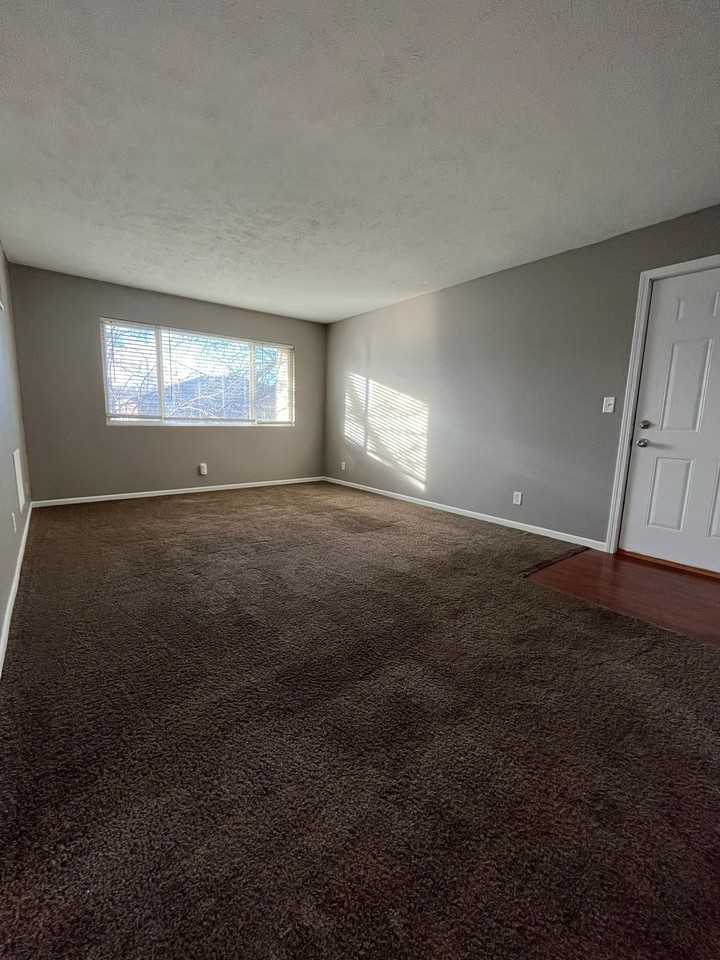 3840 S 46 - Photo 3 of 7