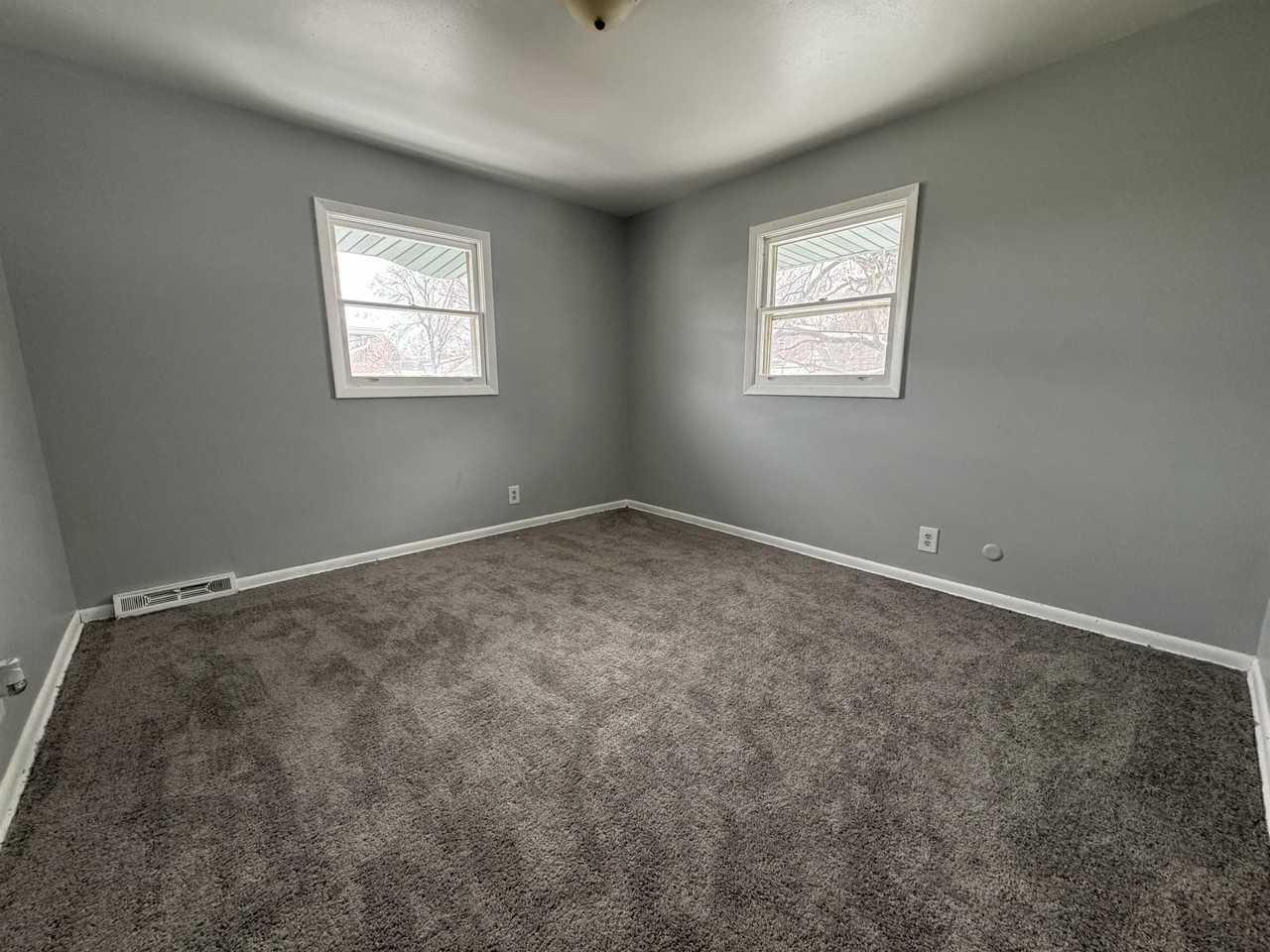 2220 Auburn Street 2S - Photo 2 of 4