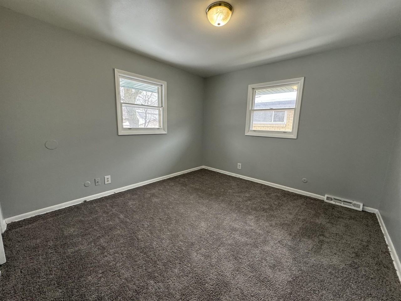 2220 Auburn Street 2S - Photo 3 of 4