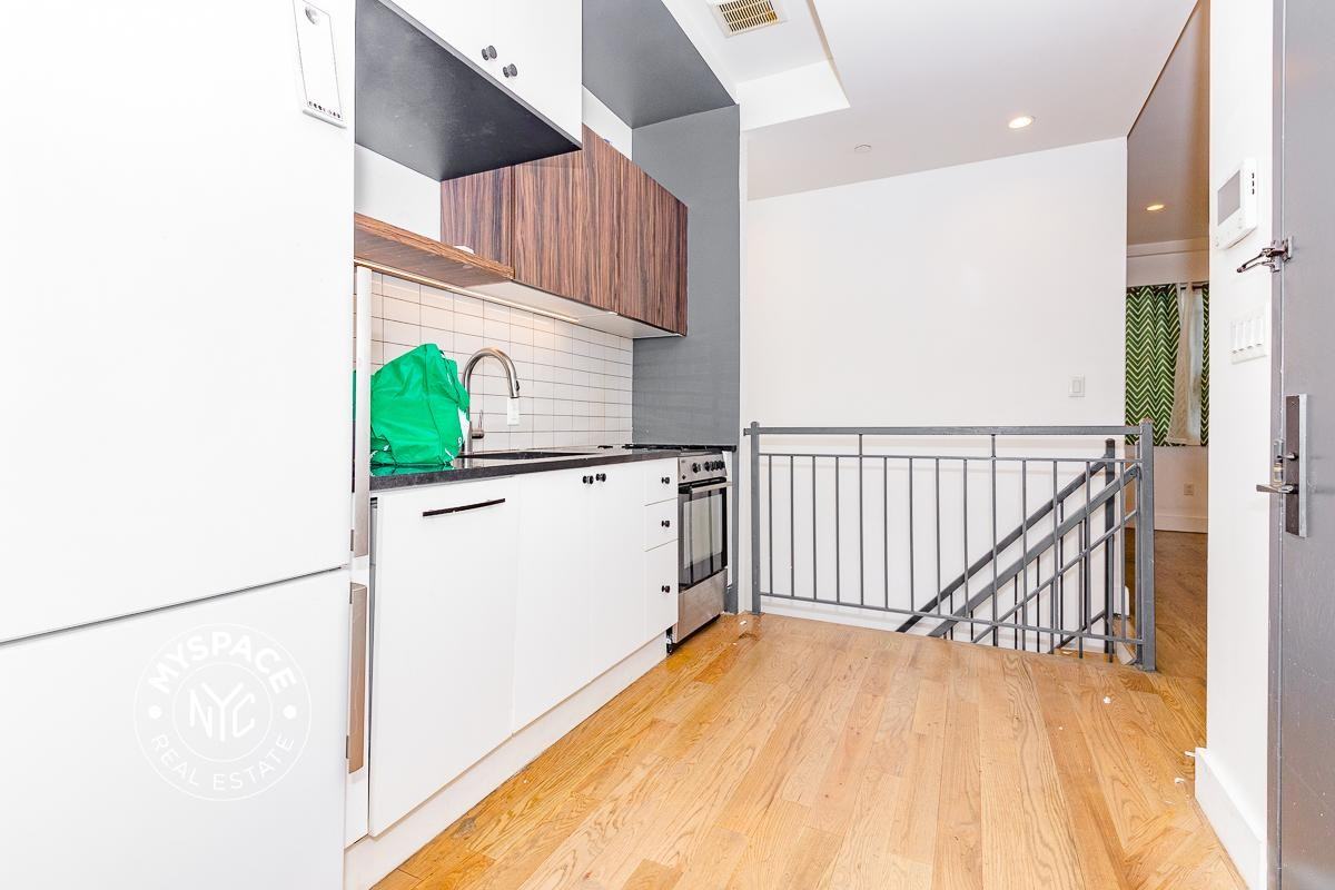 1534 Putnam Ave #1A - Photo 2 of 10