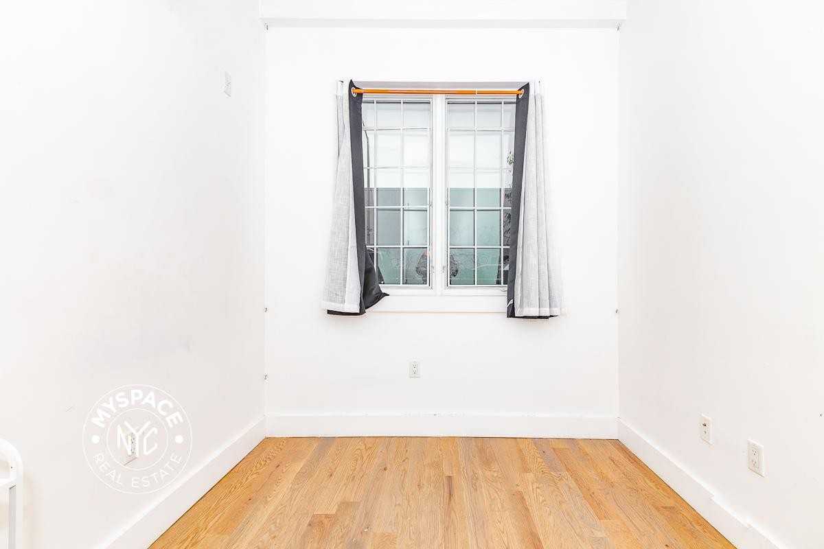 1534 Putnam Ave #1A - Photo 4 of 10