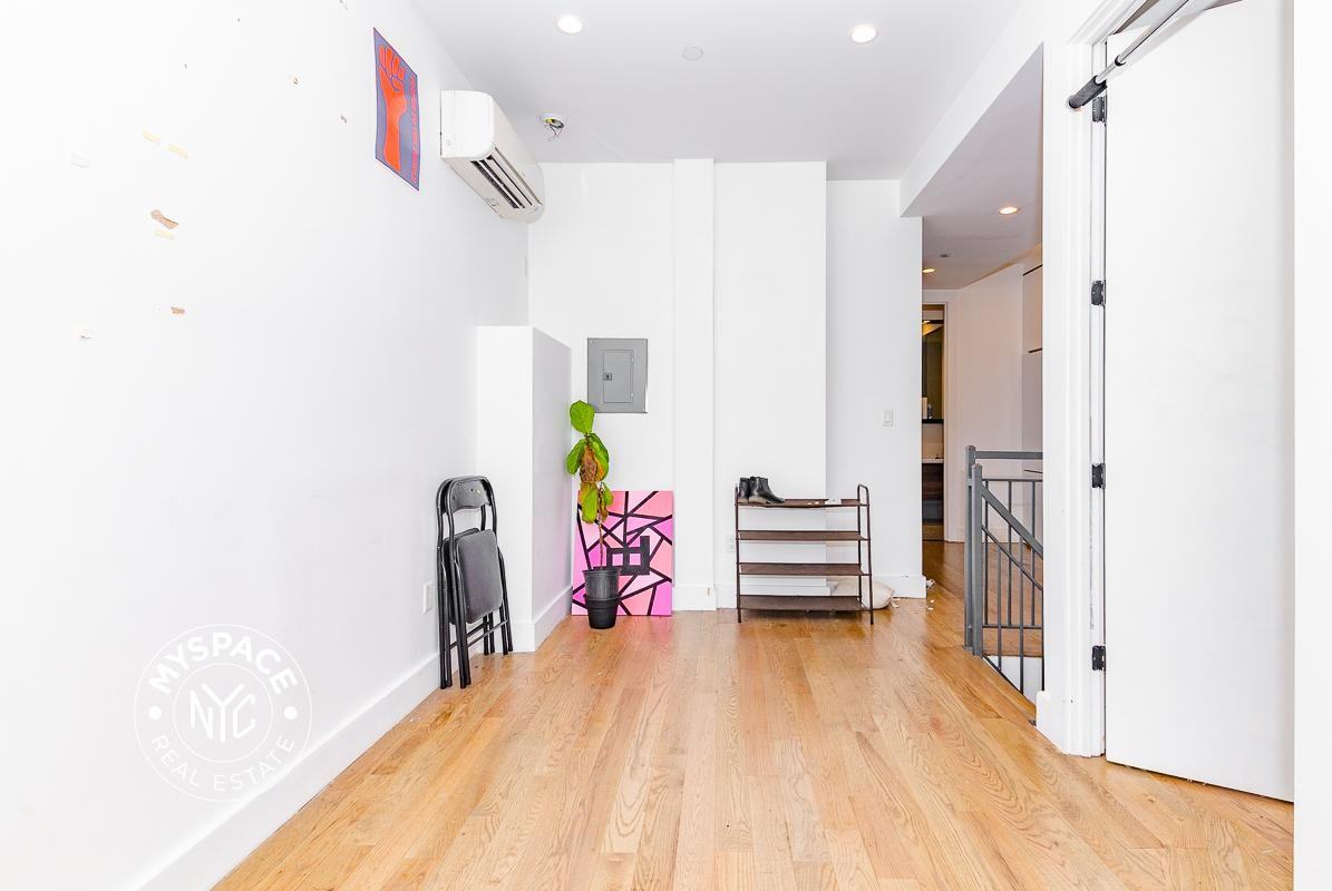 1534 Putnam Ave #1A - Photo 6 of 10