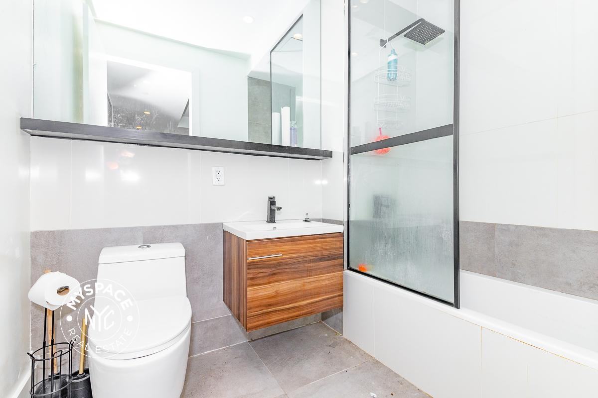 1534 Putnam Ave #1A - Photo 7 of 10