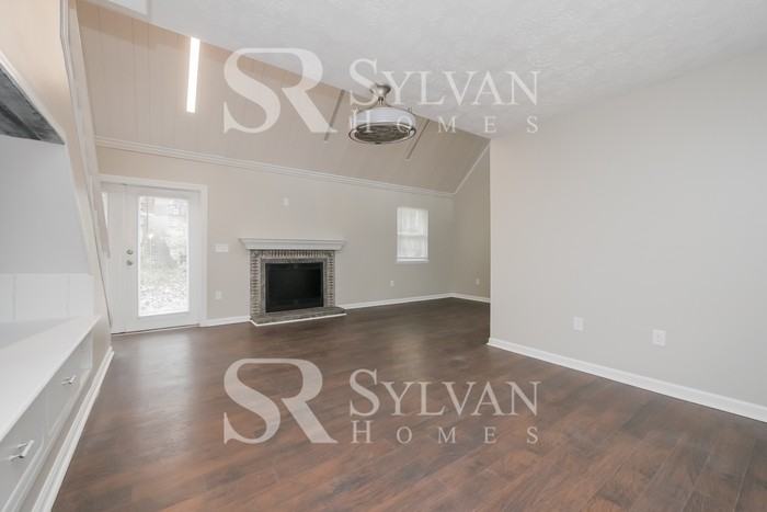 404 Journeys End - Photo 3 of 16