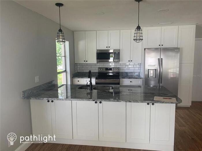 2320 Timbercrest Cir W - Photo 2 of 8