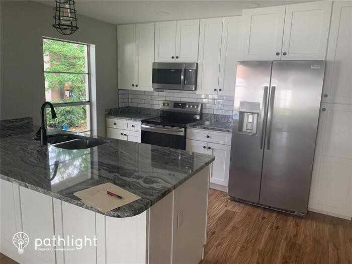 2320 Timbercrest Cir W - Photo 3 of 8