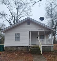 featured image of 208 Hospital St N #1