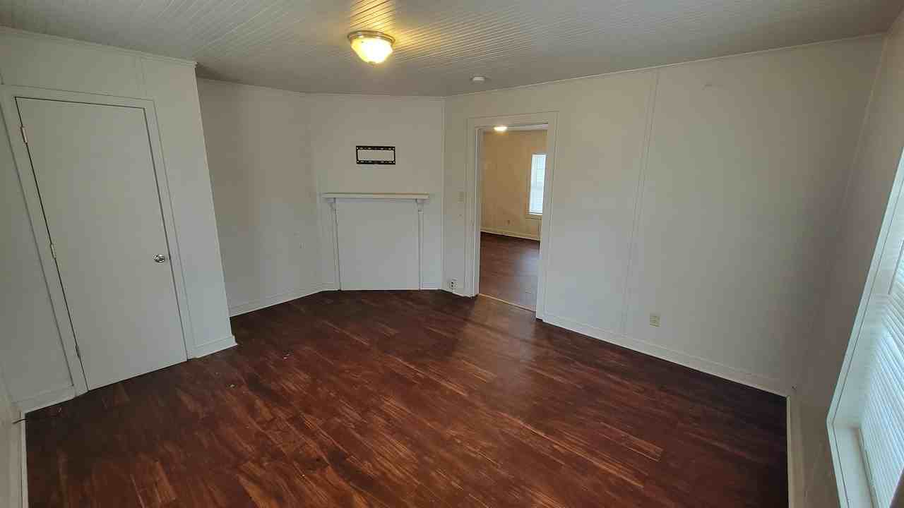 208 Hospital St N #1 - Photo 2 of 9