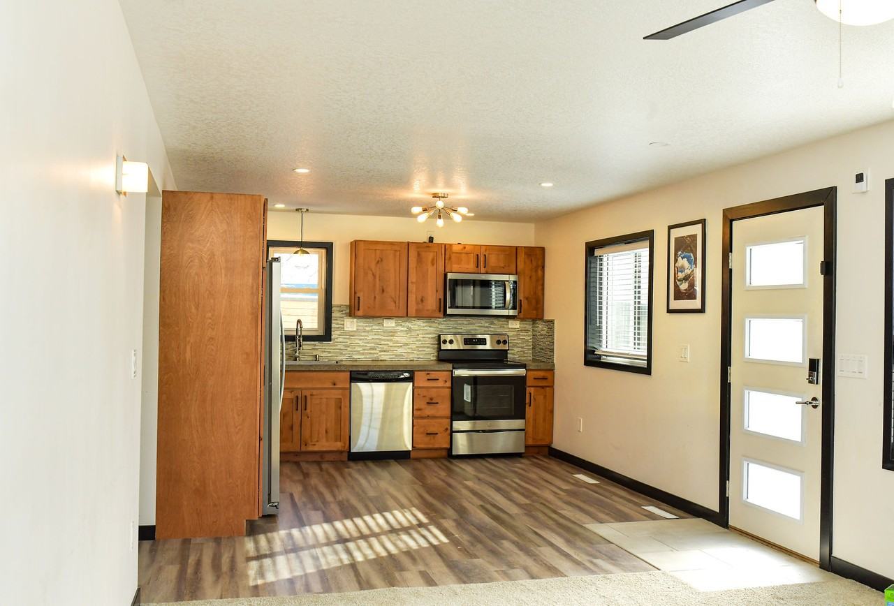 511 Hilltop Dr #101 - Photo 7 of 34