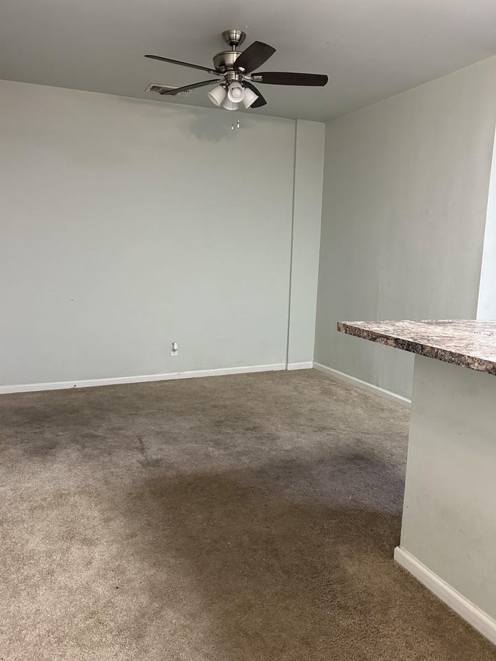 130 E San Antonio St #B - Photo 4 of 9