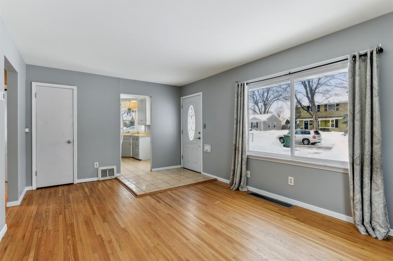 2913 Hillsboro Ave S #1 - Photo 3 of 24