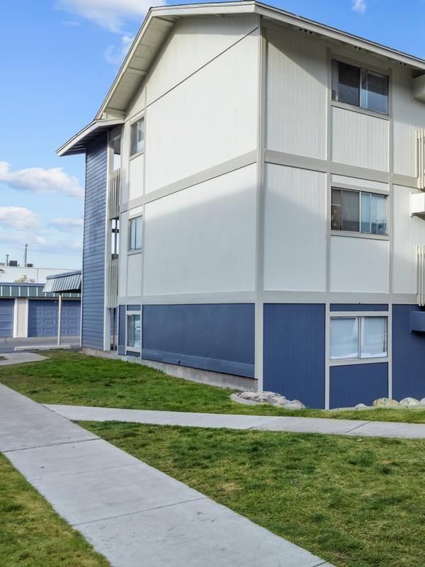 12422 E Mansfield Ave - Photo 3 of 35