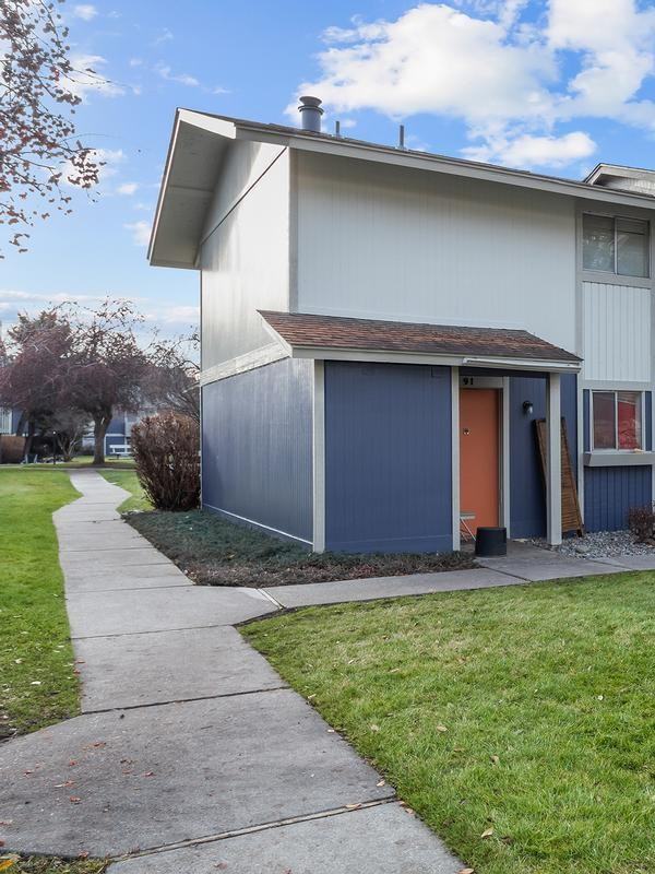 12422 E Mansfield Ave - Photo 2 of 35