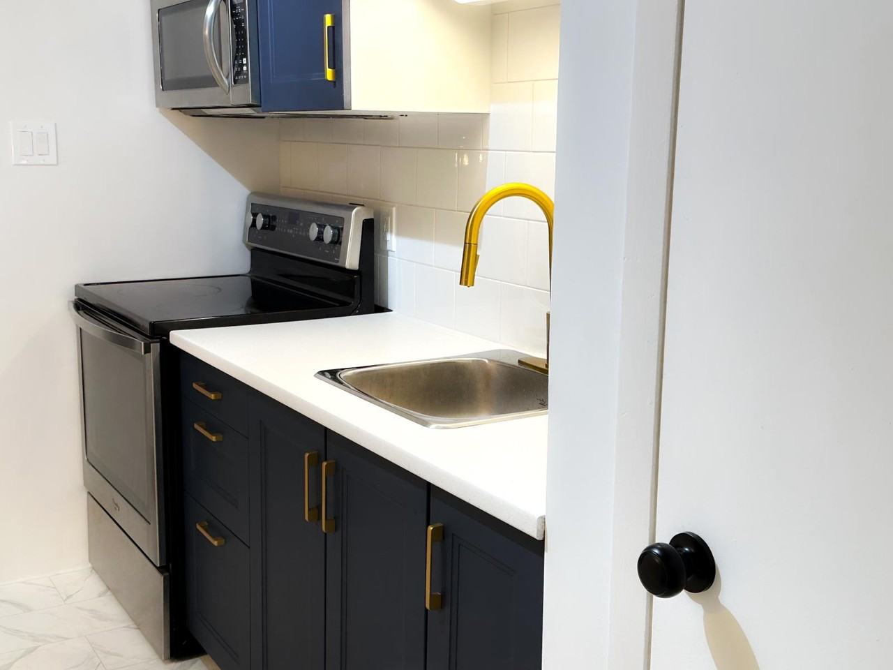 171 Macgregor Crescent #3 - Photo 3 of 12