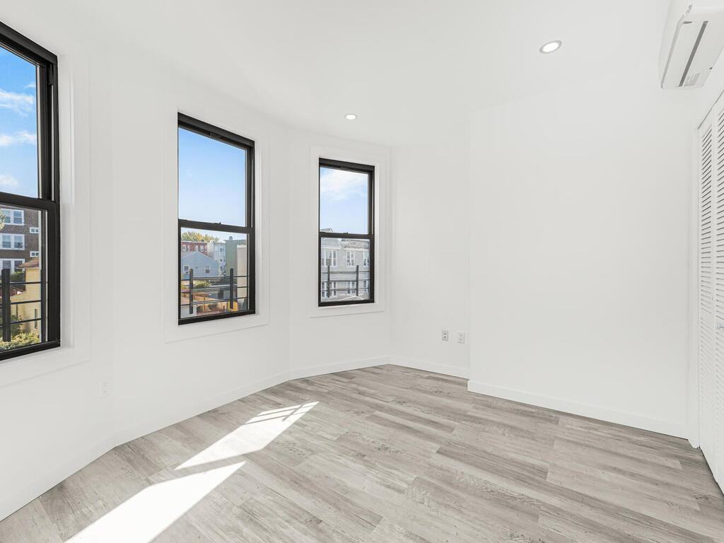 27 Cliff St - Photo 3 of 6