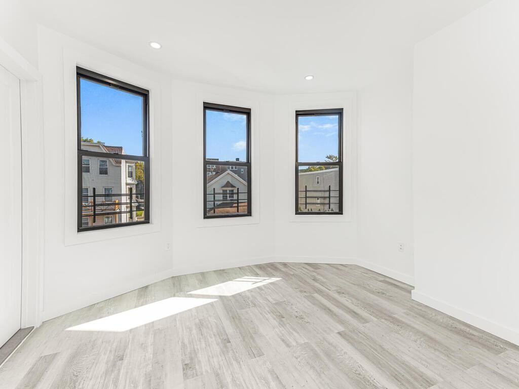 27 Cliff St - Photo 4 of 6