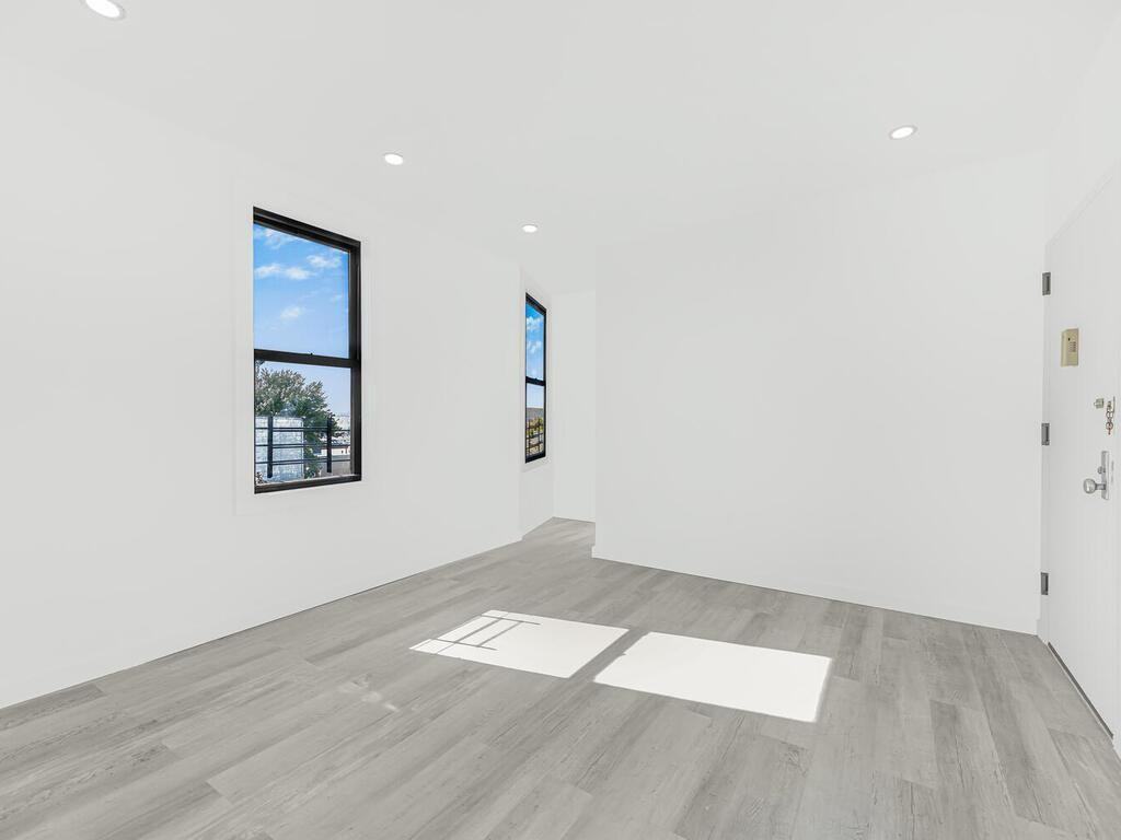 27 Cliff St - Photo 5 of 6