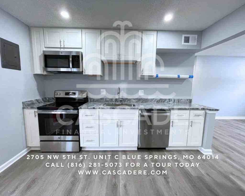 2705 Nw 5th St #C - Photo 3 of 10