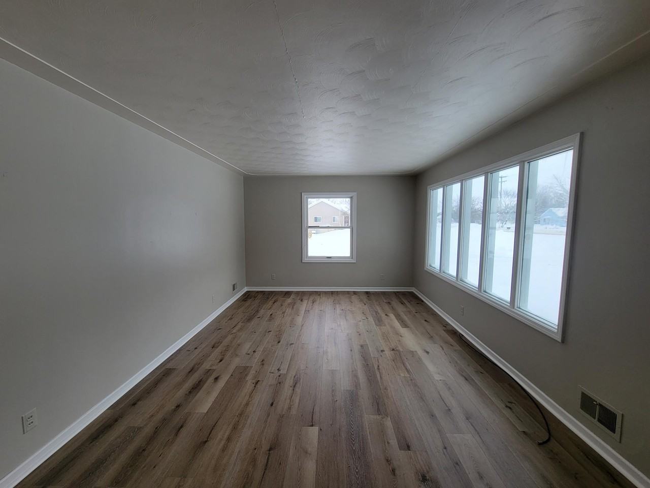 7433 48th Ave - Photo 2 of 11