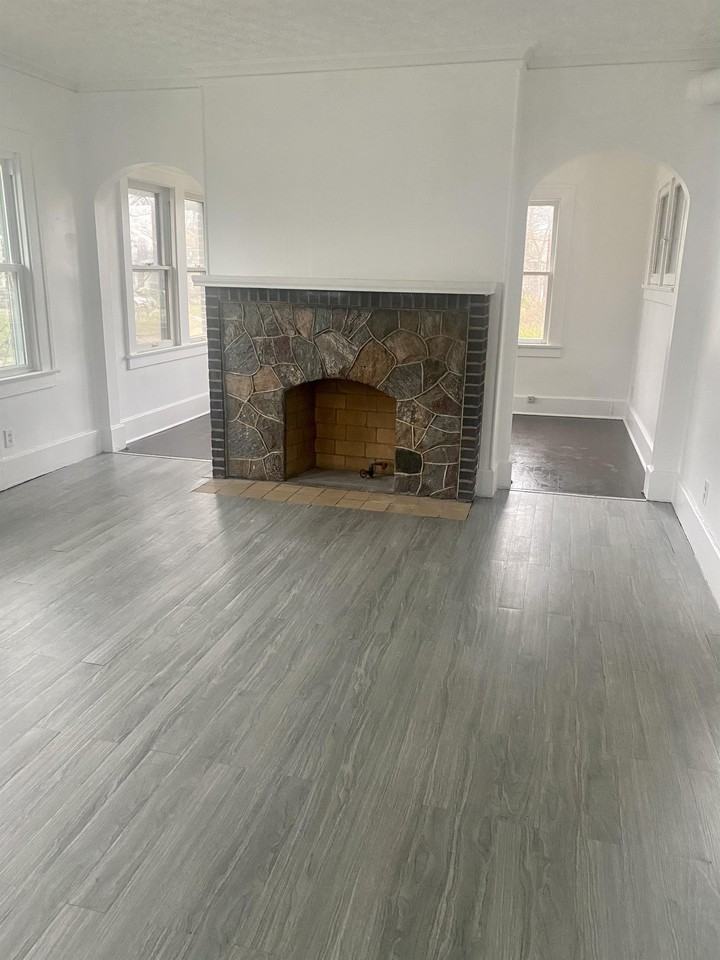 2227 Cordova Ave - Photo 2 of 8