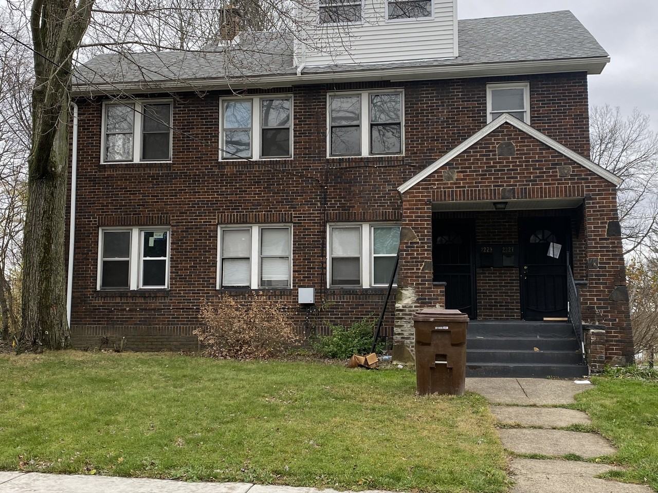 2227 Cordova Ave - Photo 3 of 8