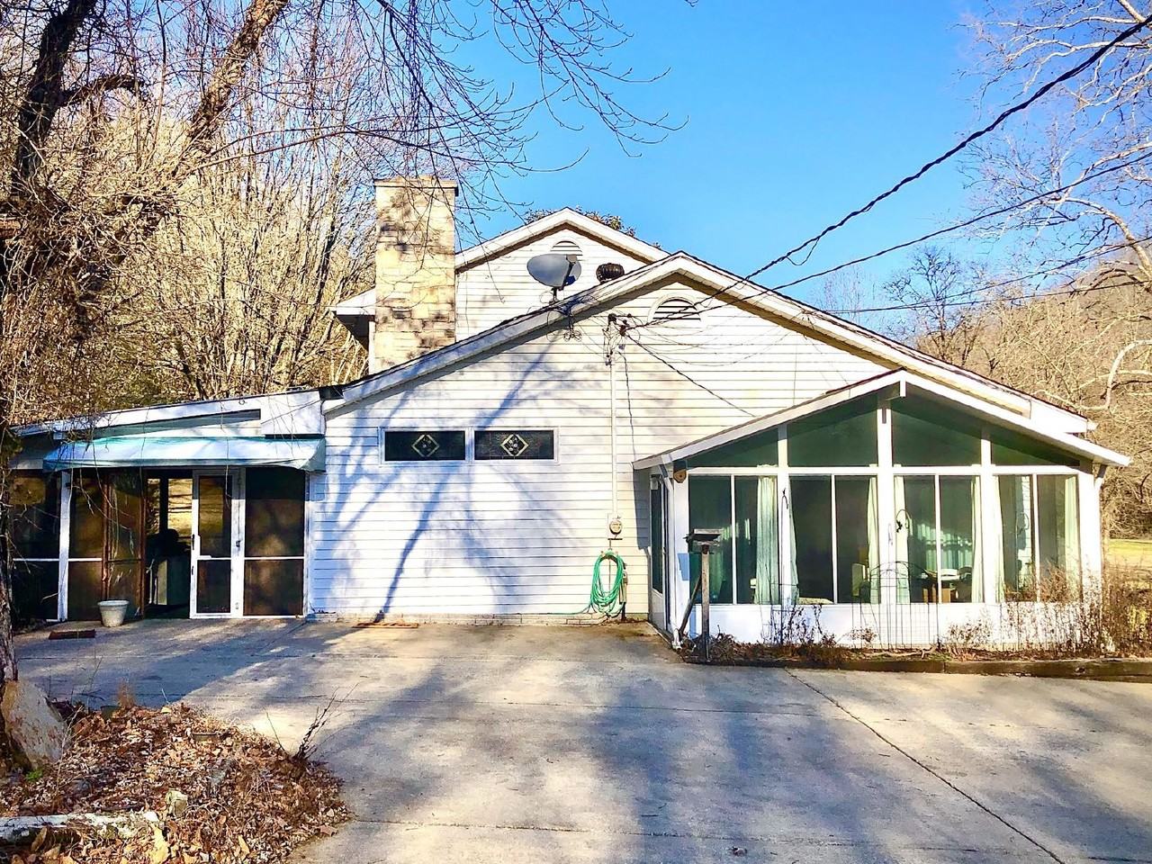 931 Hitt Ln - Photo 3 of 21