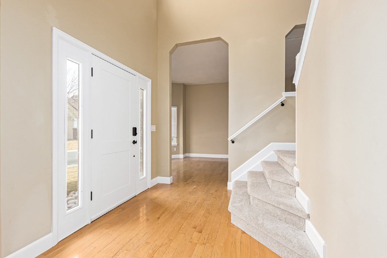 9129 Sugarstone Cir - Photo 2 of 23