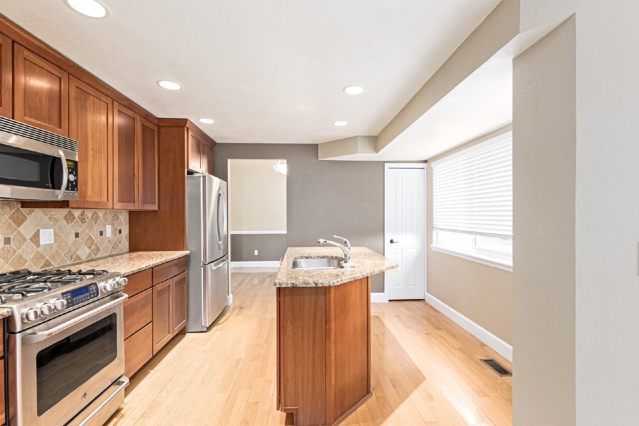 9129 Sugarstone Cir - Photo 7 of 23