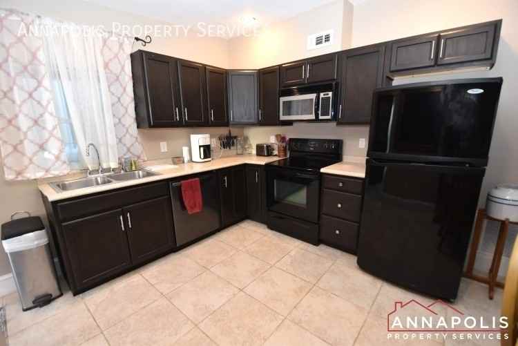 1195 Bayview Vis Unit B - Photo 2 of 24