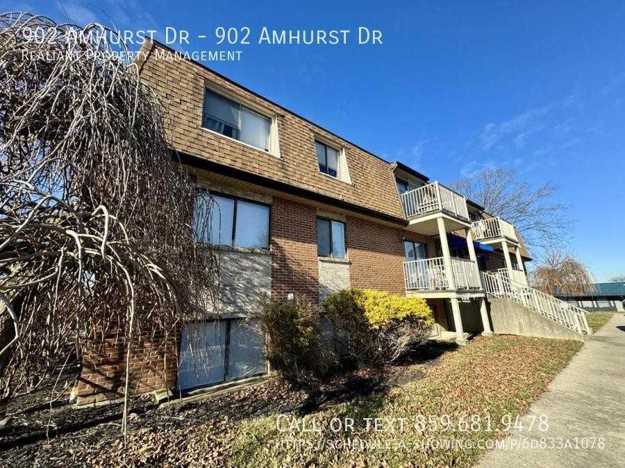 902 Amhurst Dr - Photo 2 of 9