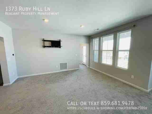 1373 Rubyhill Ln - Photo 2 of 26