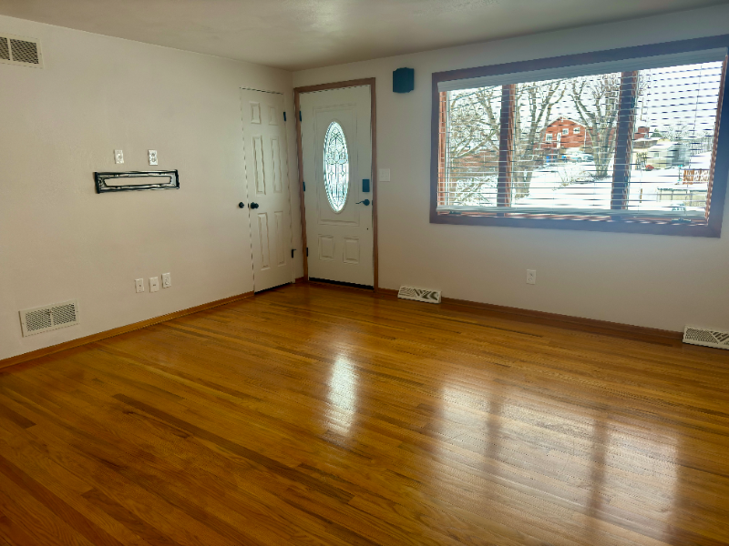 1387 Jeffrey Dr - Photo 2 of 15