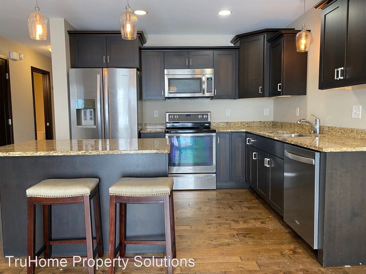 1016 Lindsey Ln - Photo 2 of 22