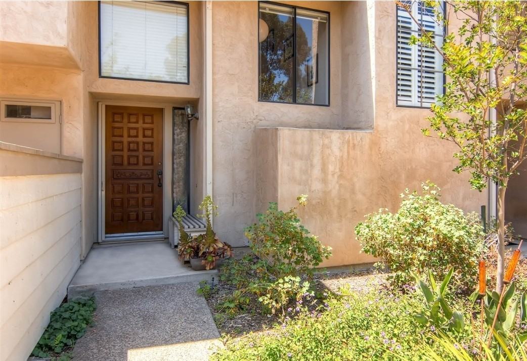 10370 Crosscreek Terrace - Photo 3 of 18