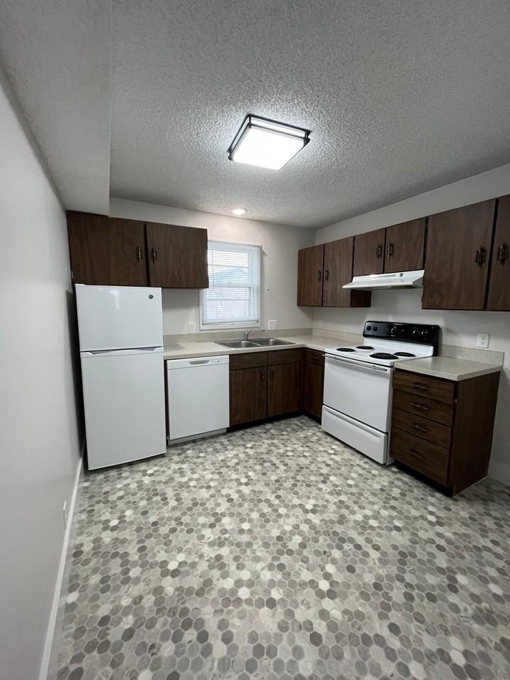 3609 N 60 - Photo 2 of 4