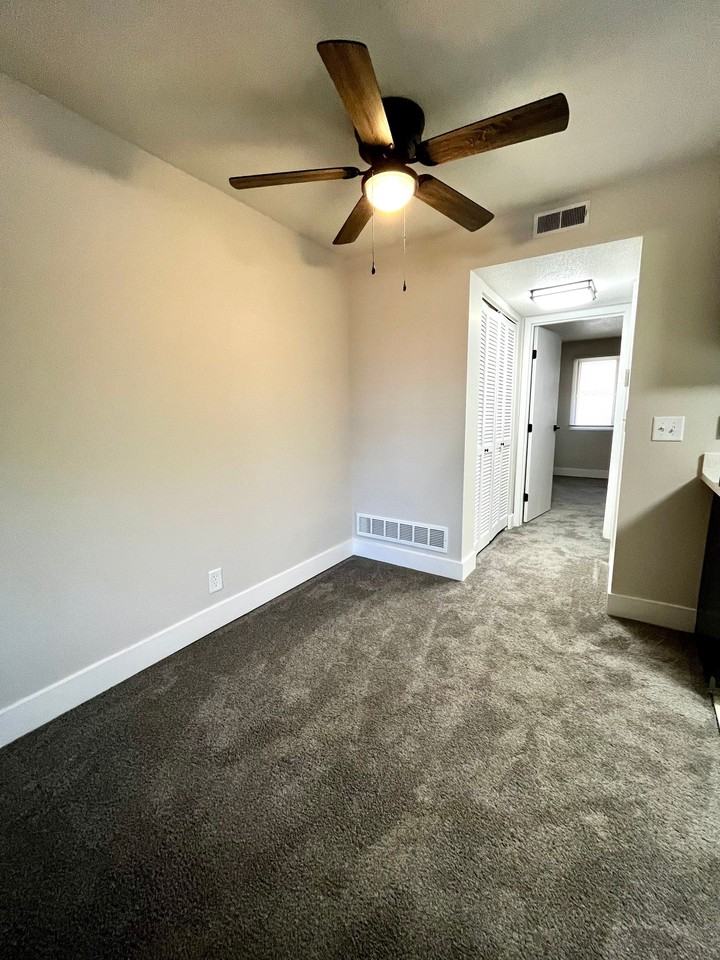 3619 N 60 - Photo 3 of 6