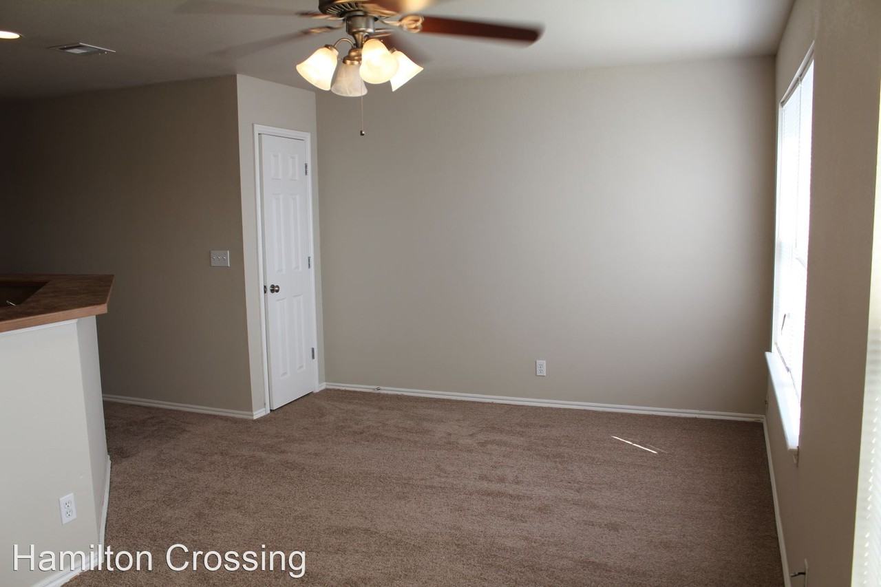 917/919 Clearwater Circle - Photo 3 of 11