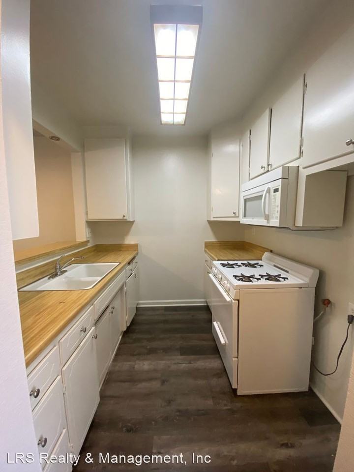 13825 Vanowen - Photo 3 of 9