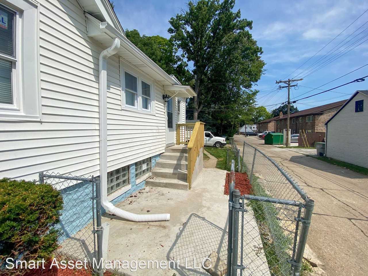 4820 N 70th St - Photo 3 of 15