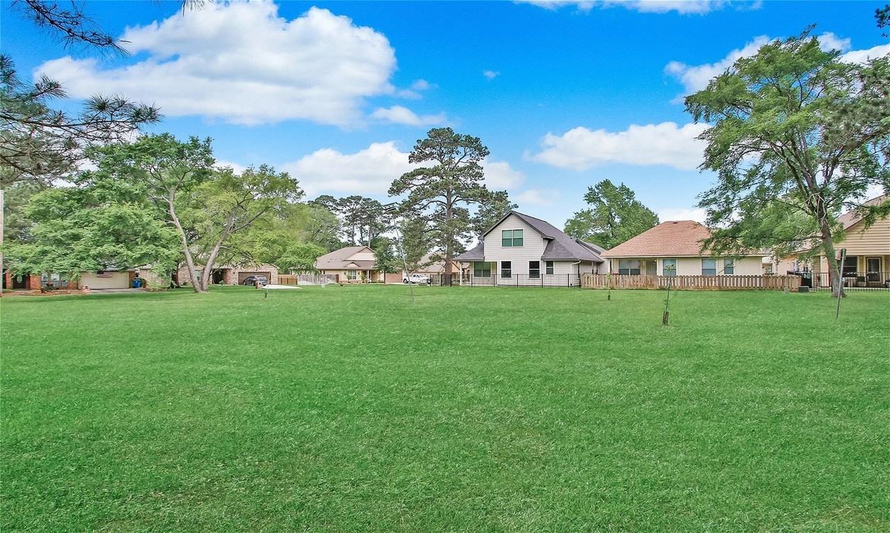 14880 Cygnus Ct - Photo 3 of 8