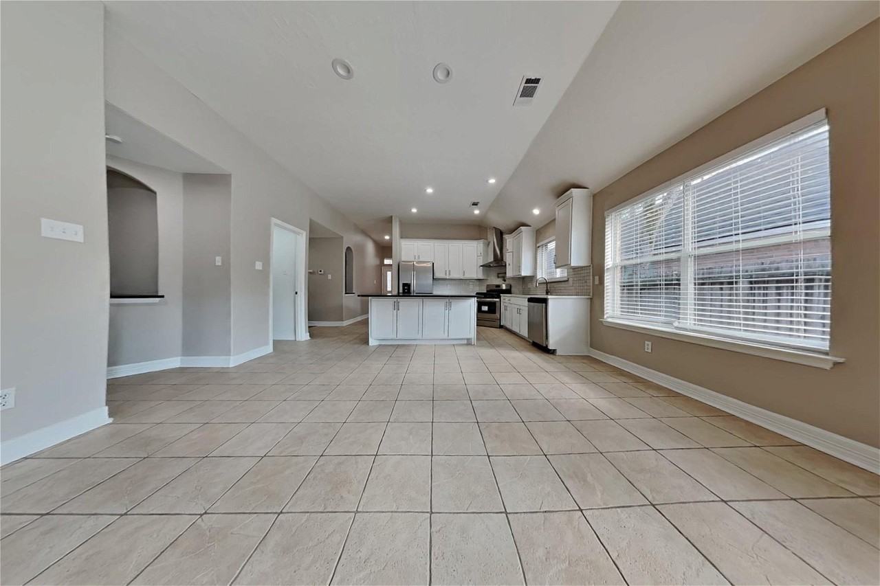 11 Nila Grove Ct - Photo 2 of 8
