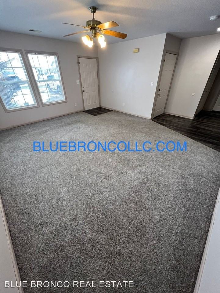 718 Meadow Ln - Photo 3 of 18