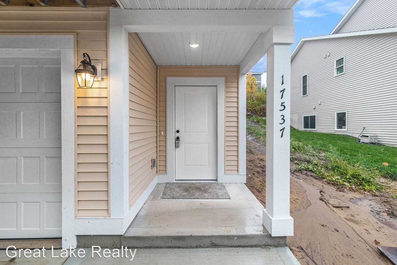 17545 Beechwood Ln - Photo 2 of 34