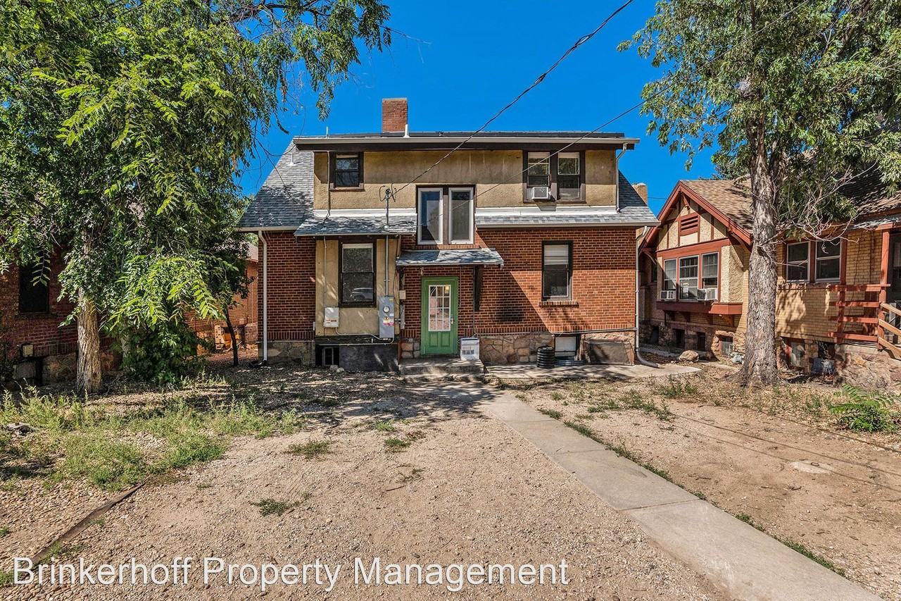 Prime Student Housing: Spacious 10-Bedroom Home Right Across from Campus! - Photo 2 of 23