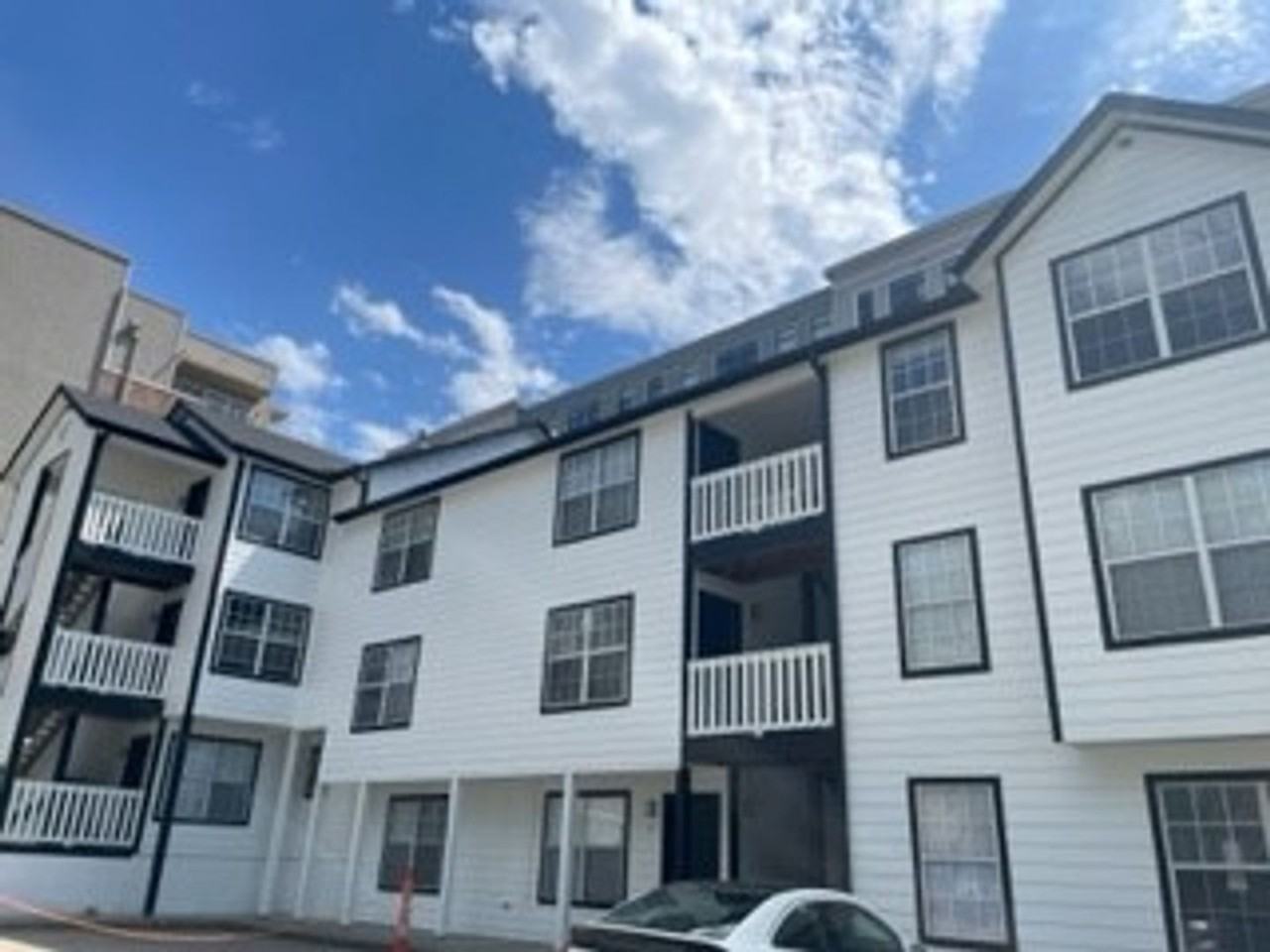 Stadium View Apartments - Photo 5 of 11