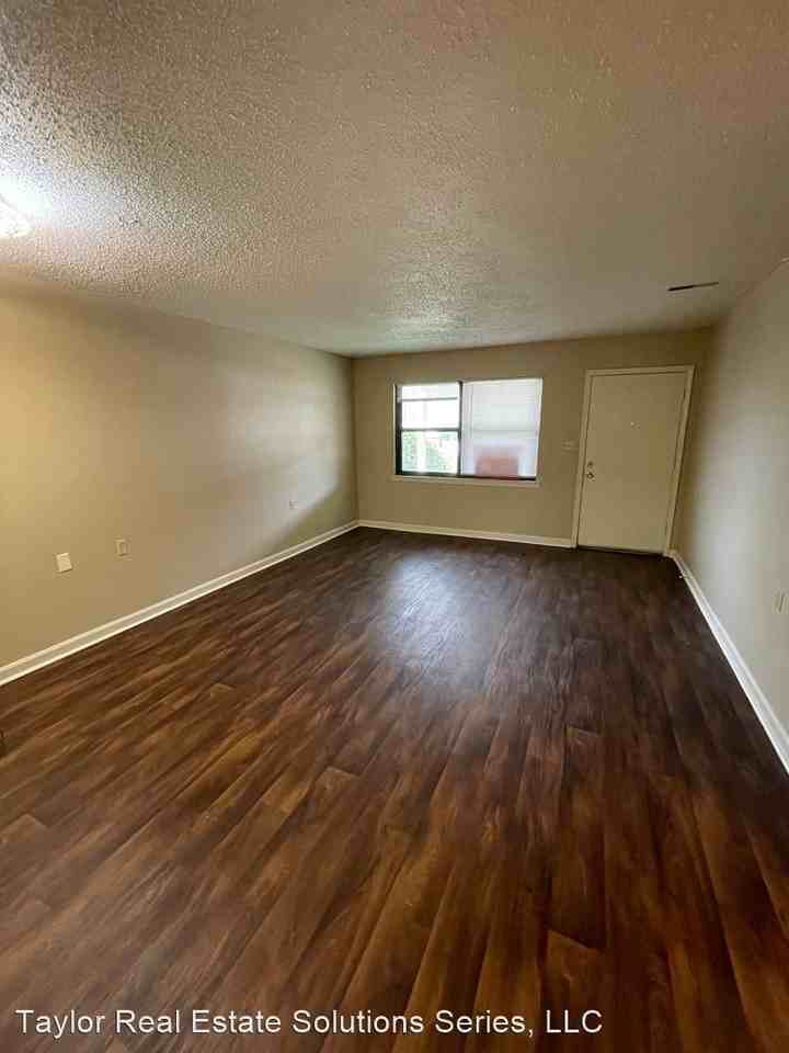 413 F Spring Street South - Photo 3 of 8