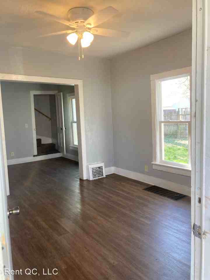 2310 15th St - Photo 2 of 9