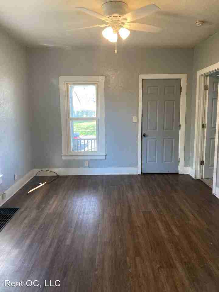 2310 15th St - Photo 3 of 9